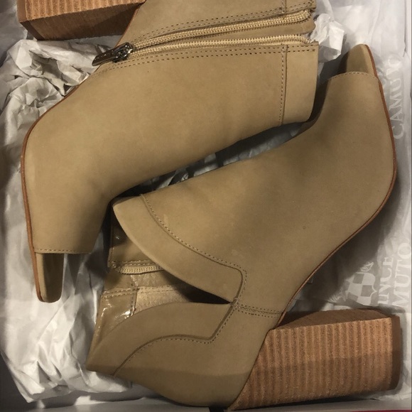 Like new Vince Camuto booties/ wedge - Picture 2 of 6